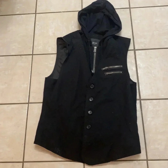 🕺🏼2 for $20 Youth's Guess Vest🕺🏼 - Picture 2 of 8
